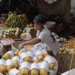 Pedagang Pasar Kramat Jati Mulai Beraktivitas di TPS Pasca Kebakaran