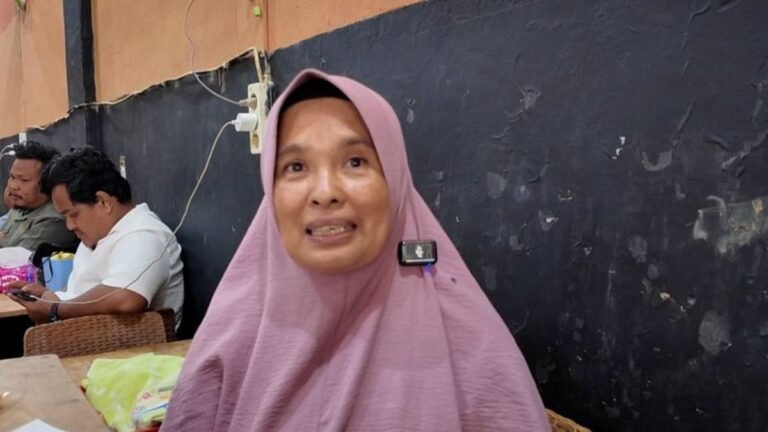 Bangkit dari Banjir Bandang, Kisah Ibu Arnis dan Rumah Makannya