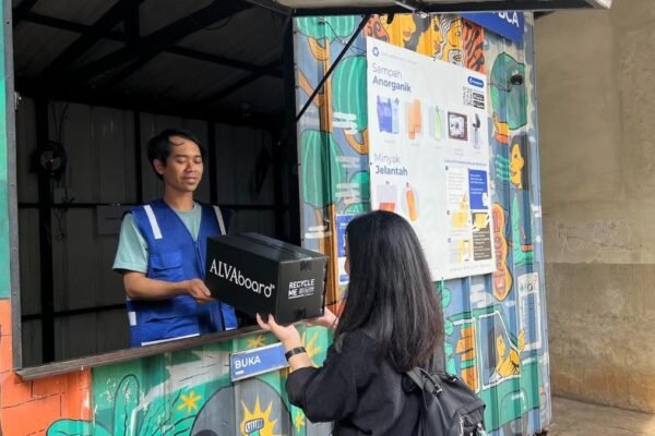 Kolaborasi ALVAboard dan Rekosistem Atasi Limbah Kemasan E-commerce