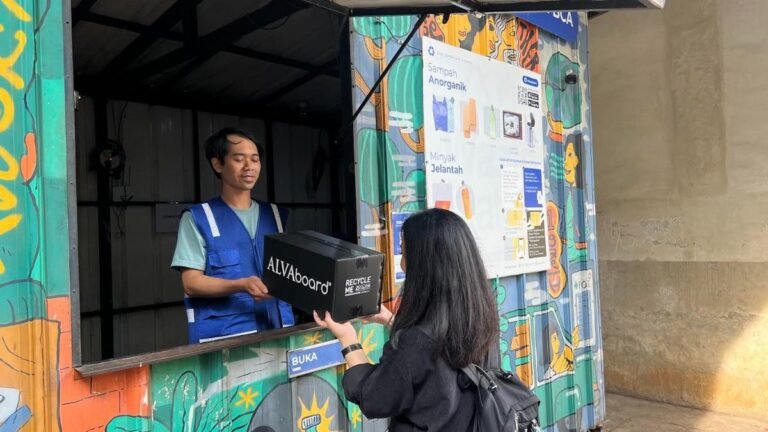 Kolaborasi ALVAboard dan Rekosistem Atasi Limbah Kemasan E-commerce