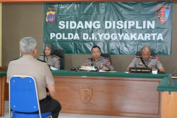 Mantan Kapolresta Sleman Dikenai Sanksi Teguran dan Mutasi Demosi