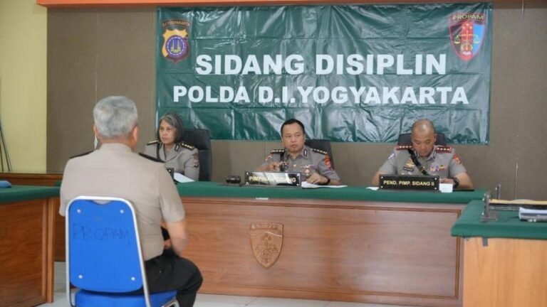 Mantan Kapolresta Sleman Dikenai Sanksi Teguran dan Mutasi Demosi